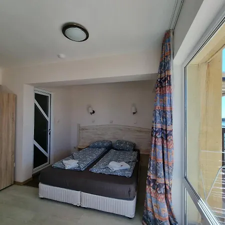 Bright With Big Terrace And Sea View * Chernomorets